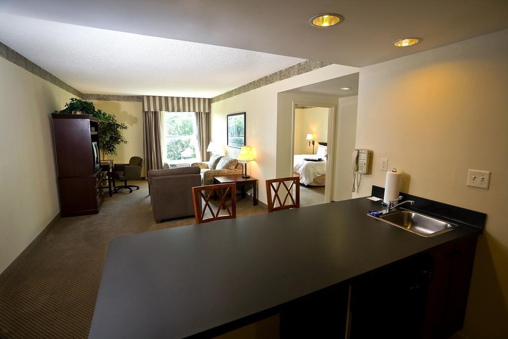 Hampton Inn & Suites Charlotte Arrowood Rd Экстерьер фото