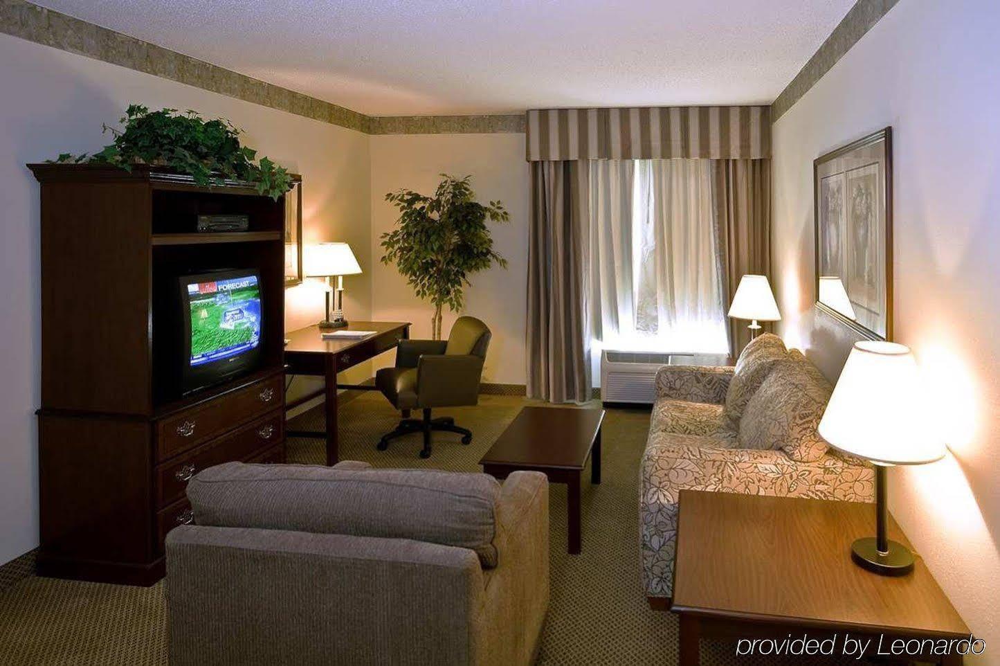 Hampton Inn & Suites Charlotte Arrowood Rd Экстерьер фото