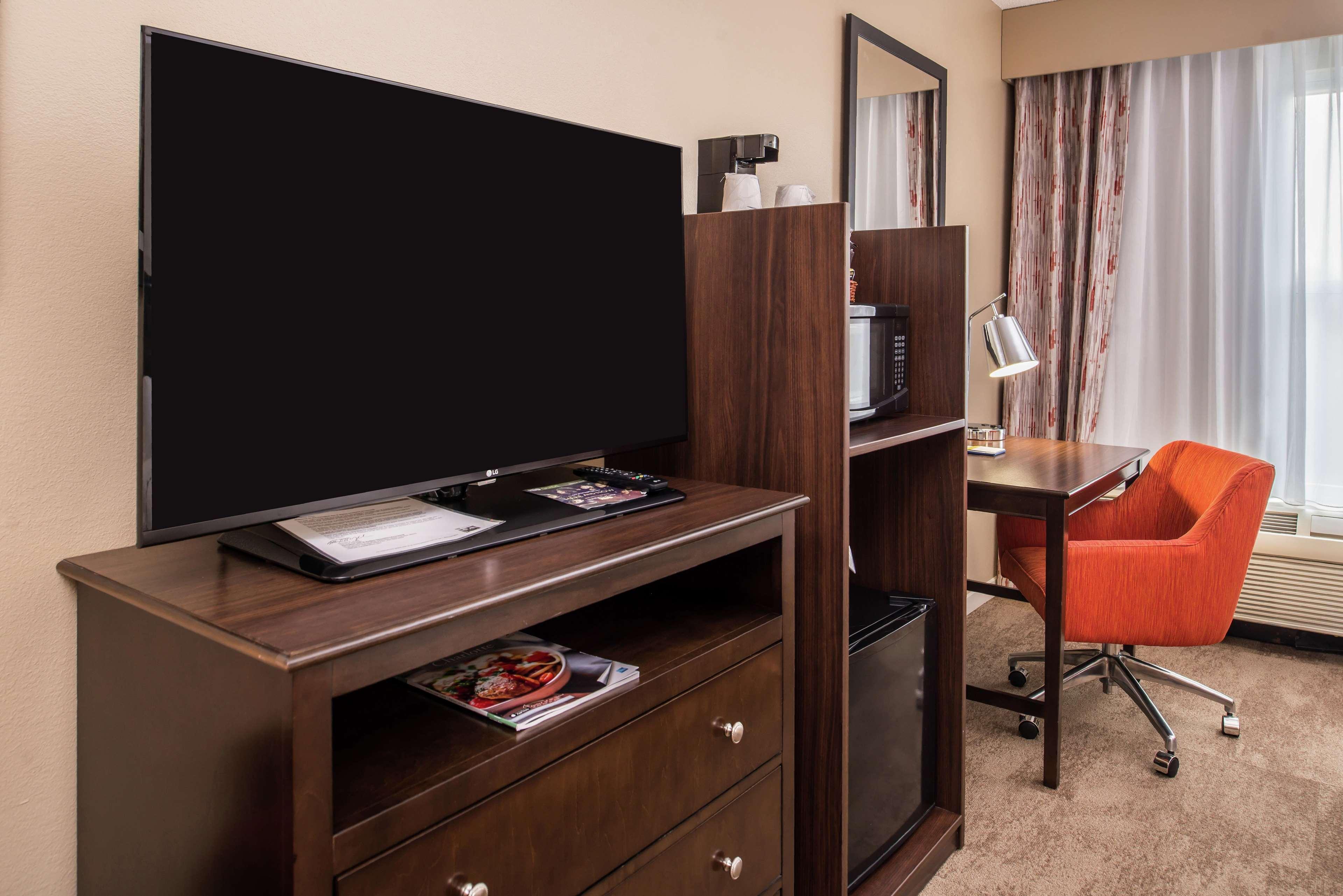 Hampton Inn & Suites Charlotte Arrowood Rd Экстерьер фото