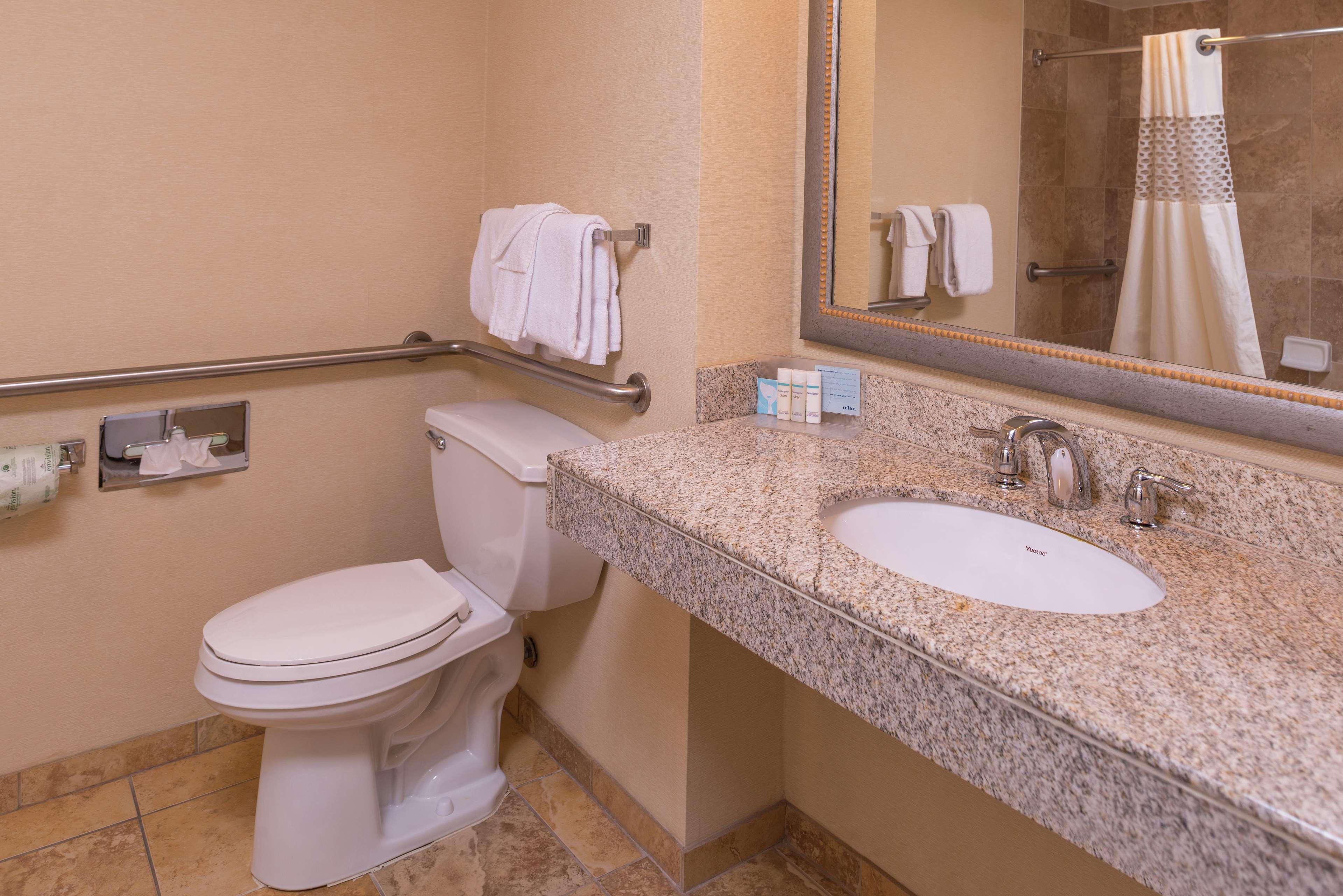 Hampton Inn & Suites Charlotte Arrowood Rd Экстерьер фото