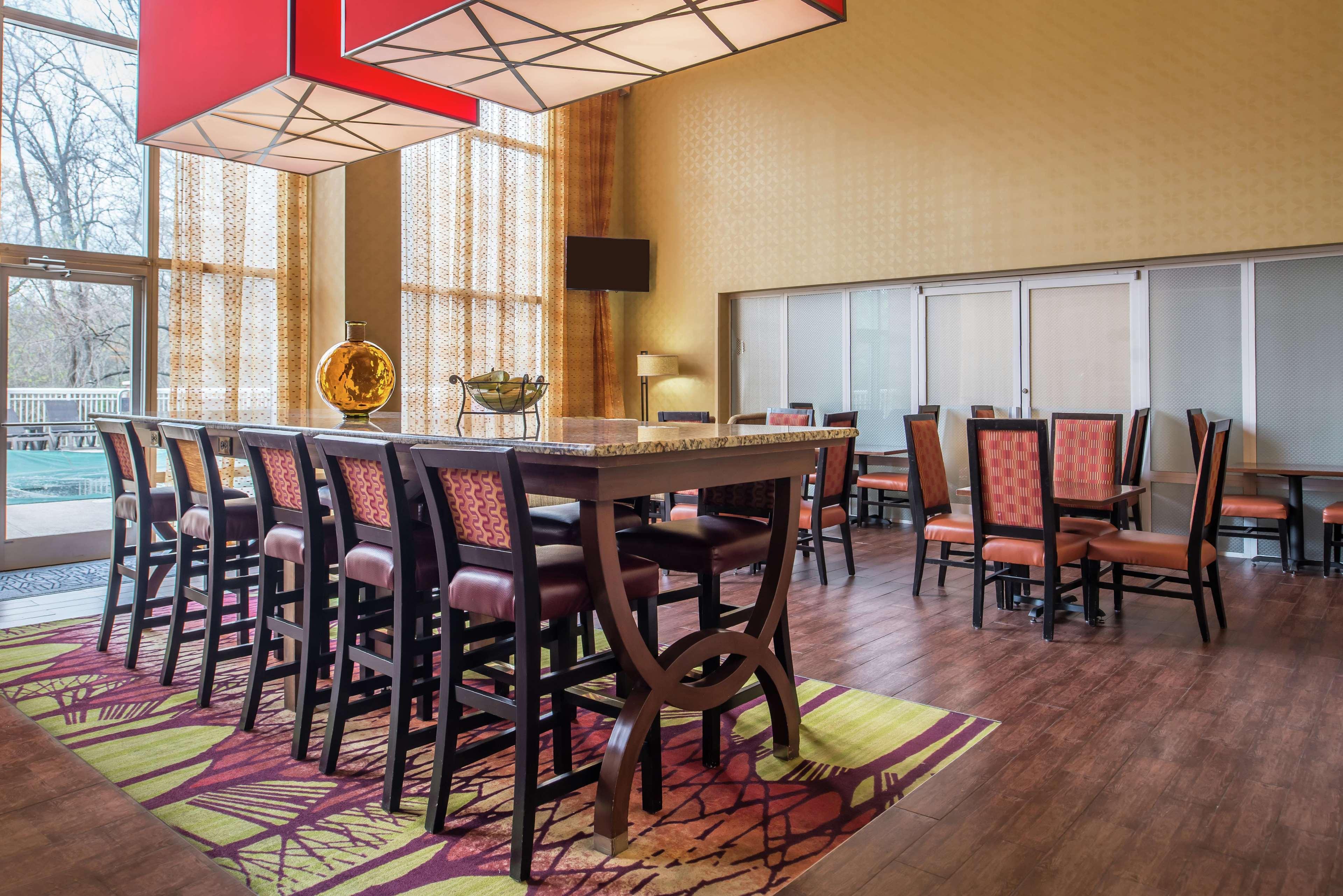 Hampton Inn & Suites Charlotte Arrowood Rd Экстерьер фото