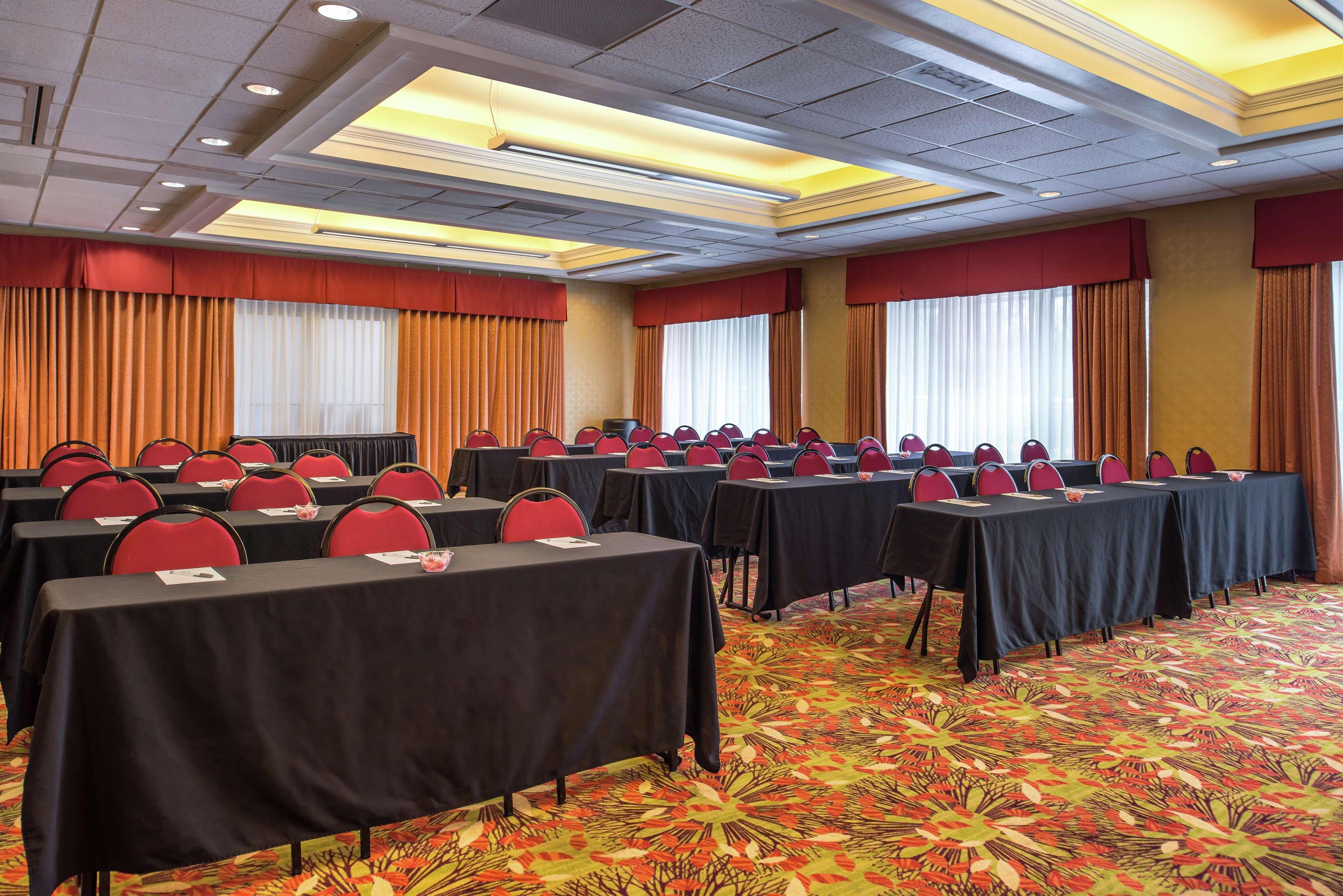 Hampton Inn & Suites Charlotte Arrowood Rd Экстерьер фото