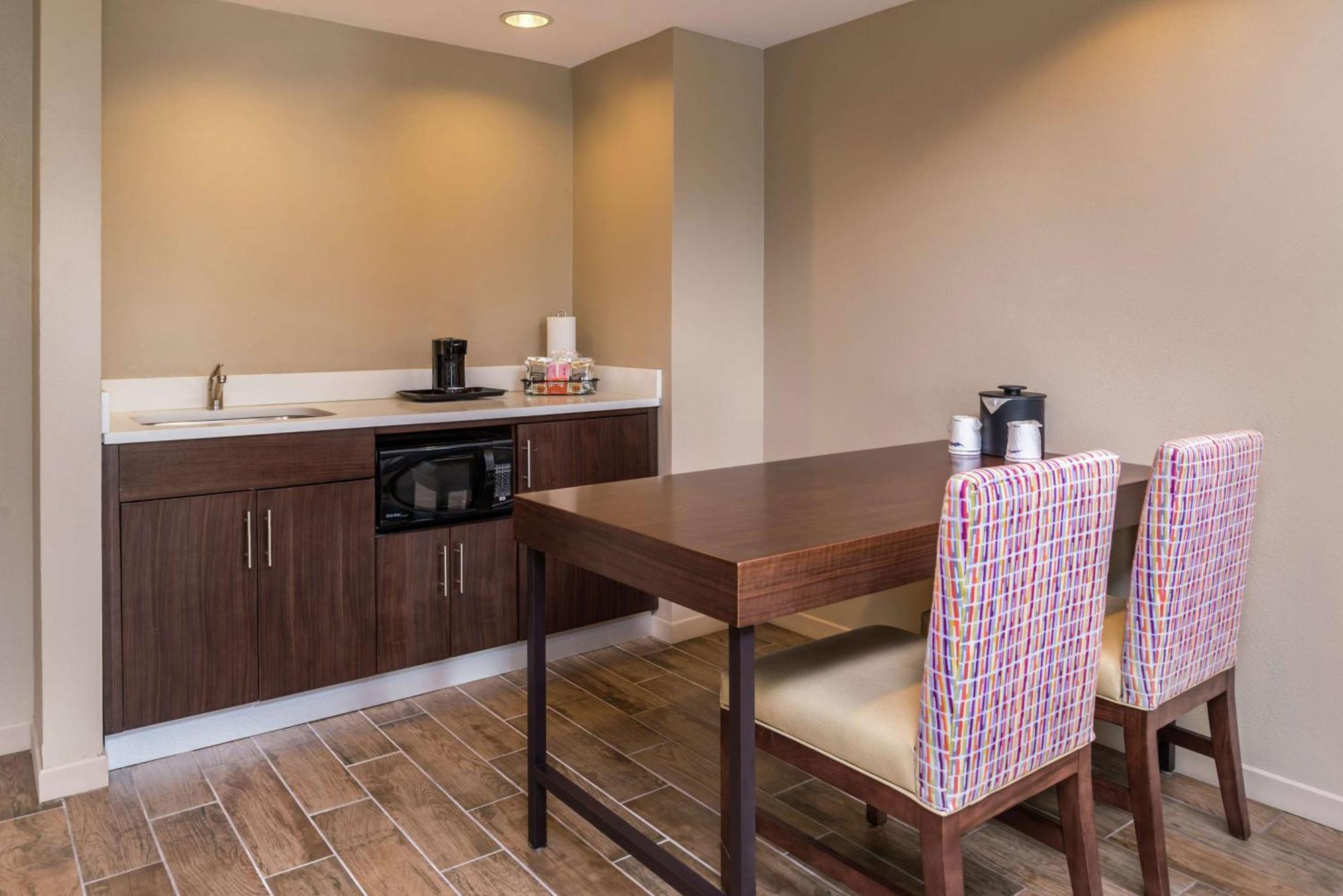 Hampton Inn & Suites Charlotte Arrowood Rd Экстерьер фото