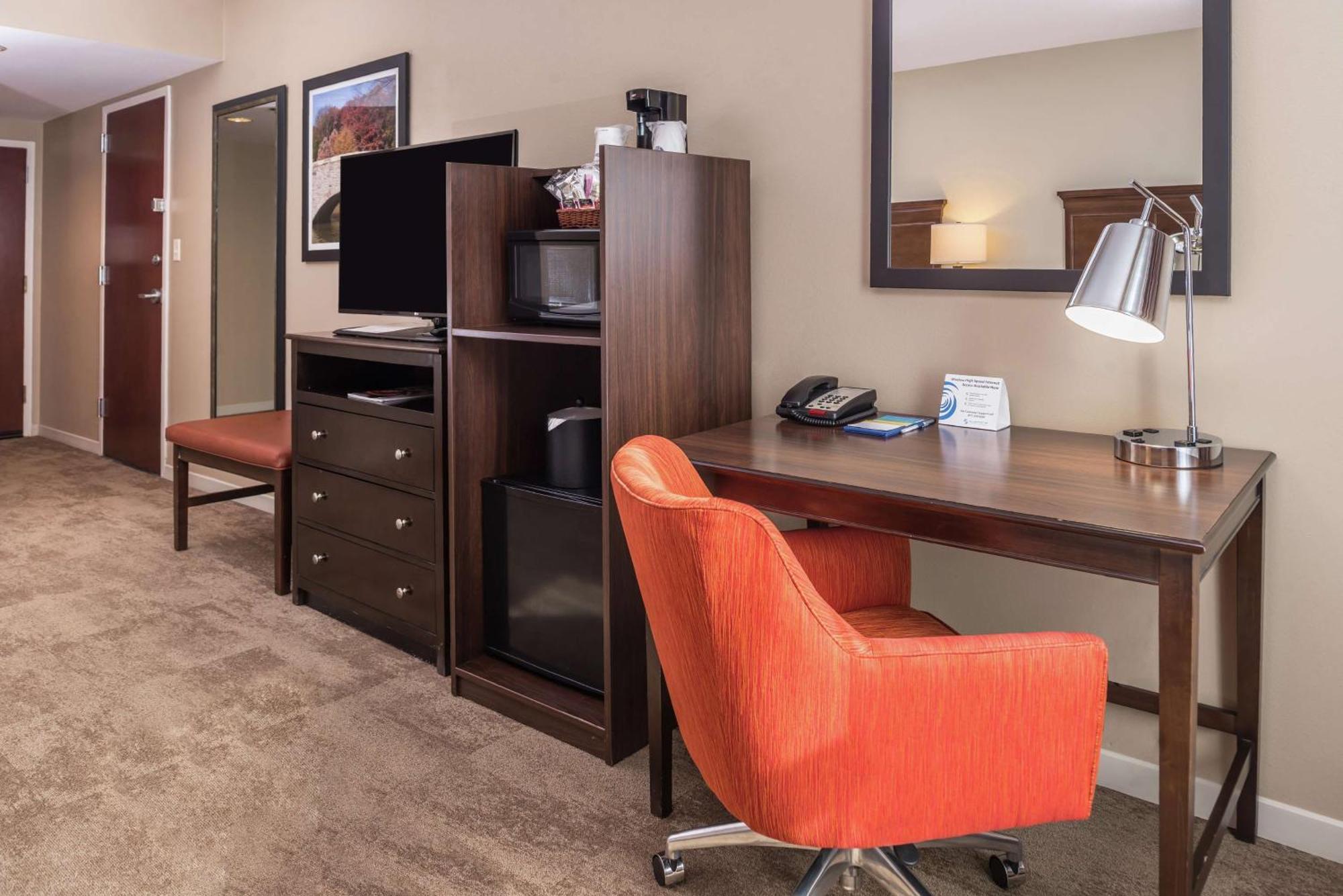 Hampton Inn & Suites Charlotte Arrowood Rd Экстерьер фото
