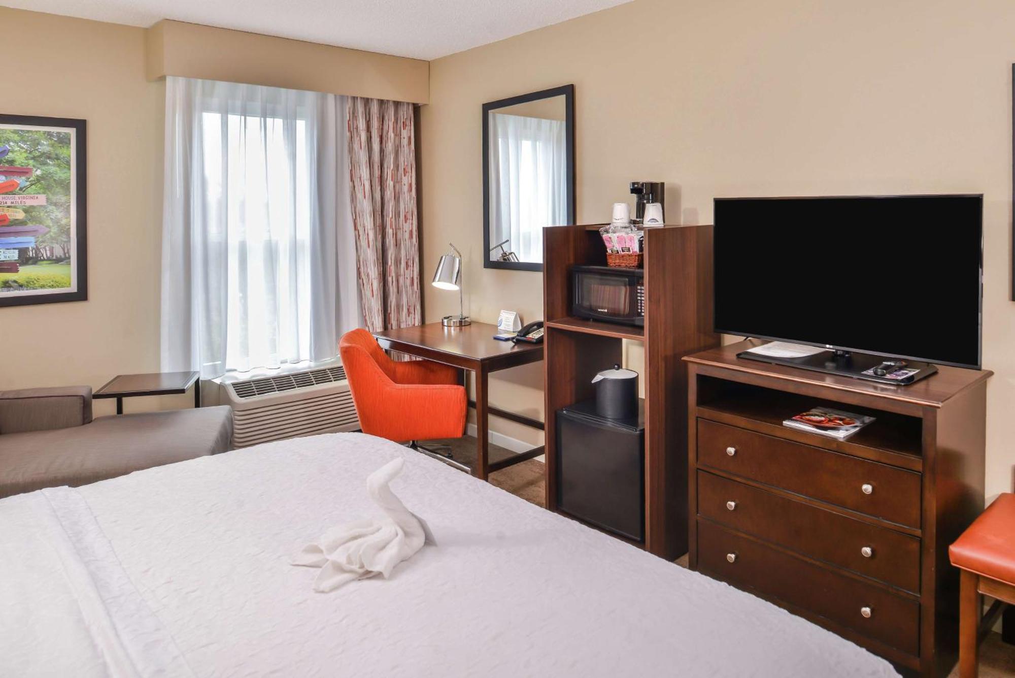 Hampton Inn & Suites Charlotte Arrowood Rd Экстерьер фото