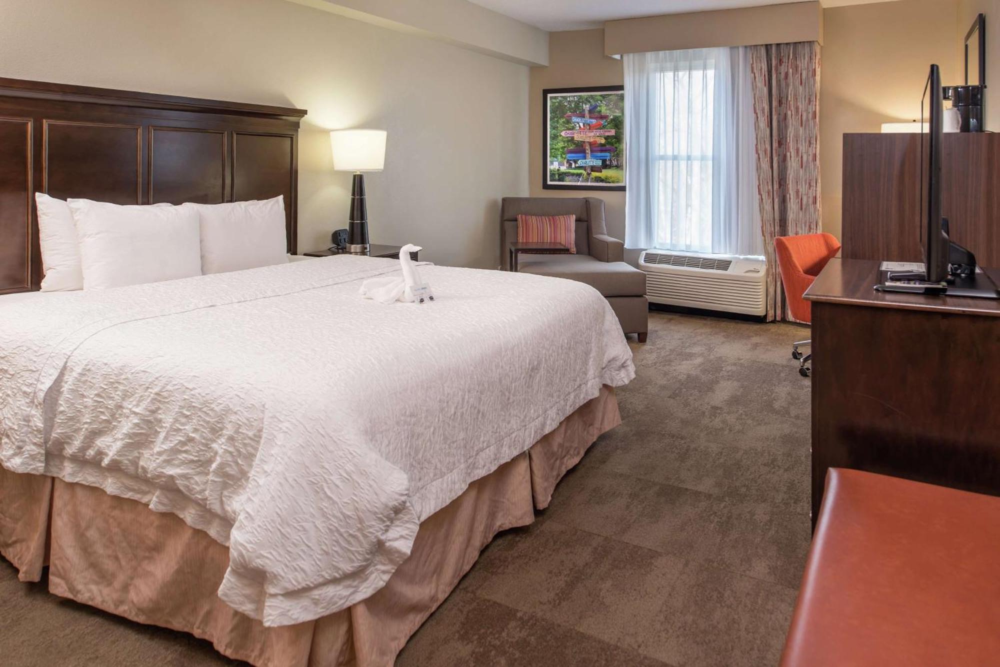 Hampton Inn & Suites Charlotte Arrowood Rd Экстерьер фото