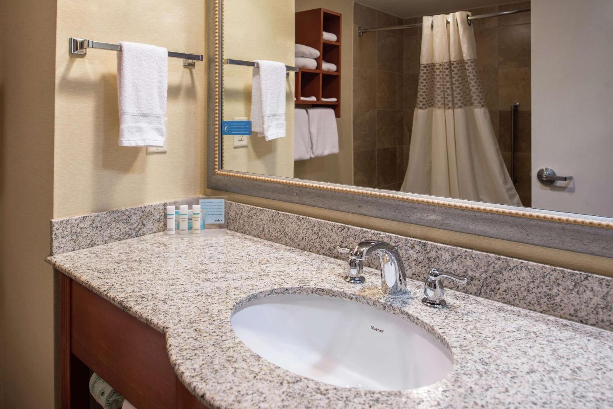 Hampton Inn & Suites Charlotte Arrowood Rd Экстерьер фото