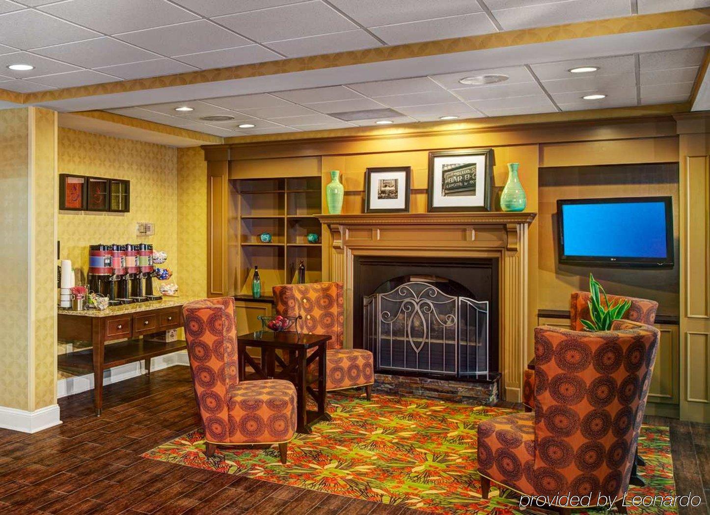 Hampton Inn & Suites Charlotte Arrowood Rd Интерьер фото