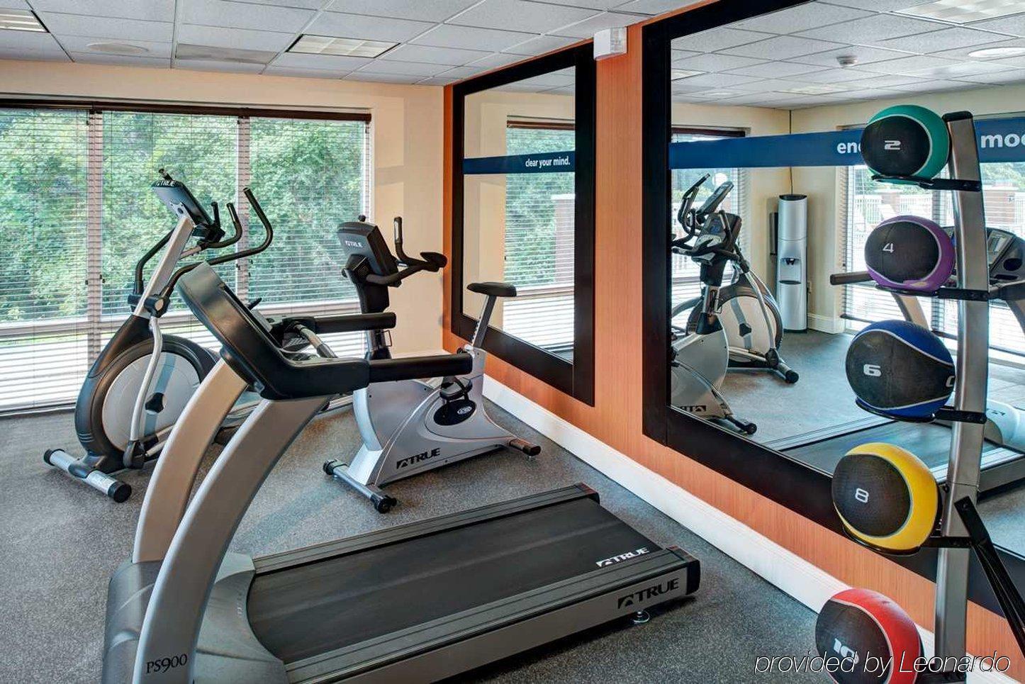Hampton Inn & Suites Charlotte Arrowood Rd Удобства фото